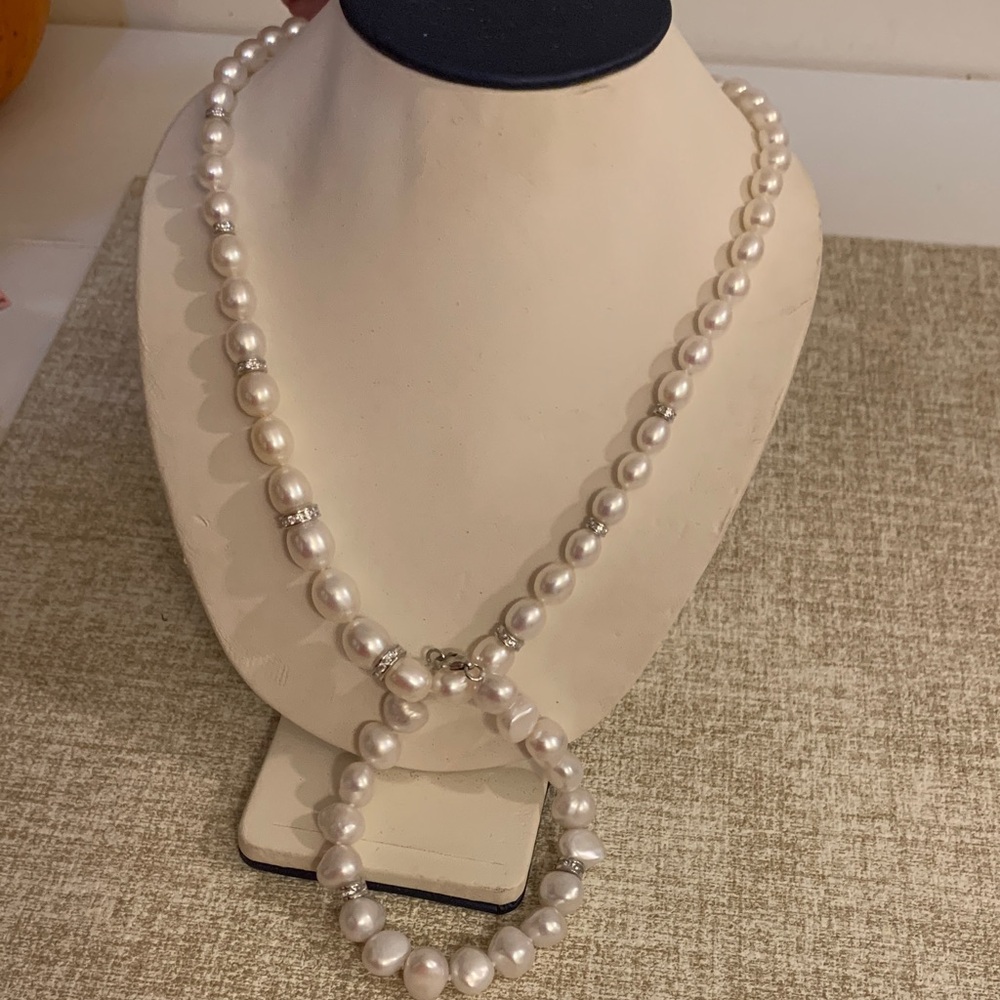 Elegant White Pearl Necklace and Bracelet Set